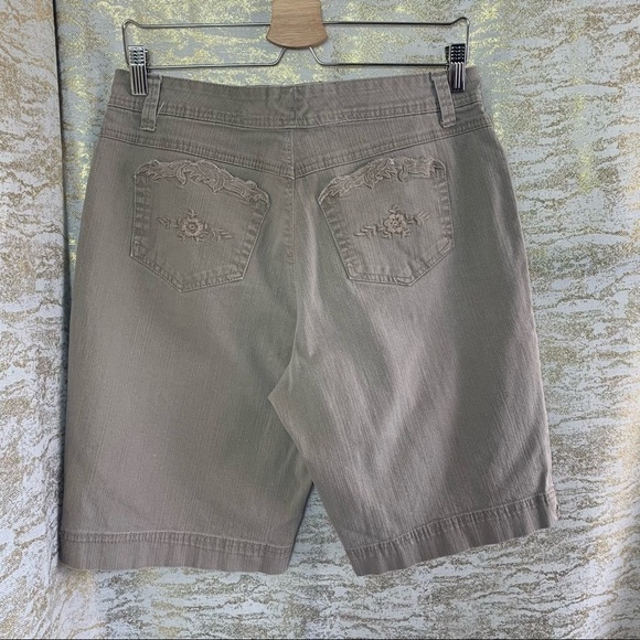 VINTAGE🧚♀️Gloria Vanderbilt Gray Embroidered Women’s Denim Shorts Size 12 - Picture 8 of 13